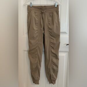 Women’s Lululemon Dance Studio Mid Rise Full Length Jogger ~ Khaki ~ Size 6
